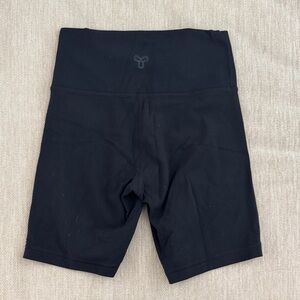 Aritzia High-Waisted Biker Shorts TNA Butter
